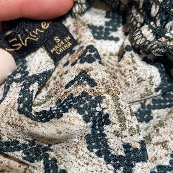 Shinestar Snakeskin Mock Neck Print Blouse Size Small - Picture 3 of 3